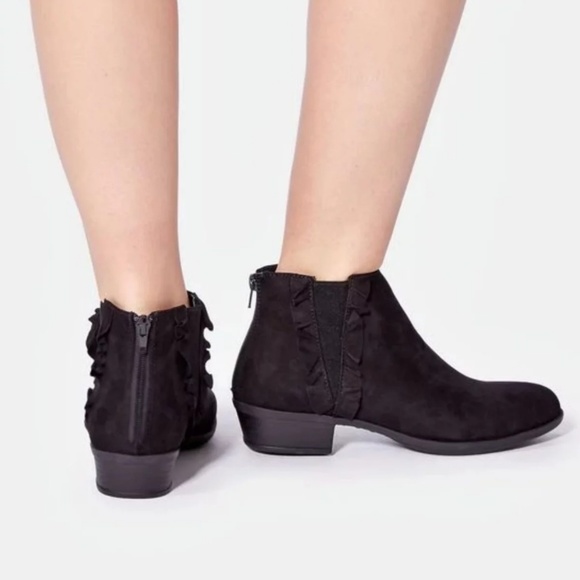 7.5 Black Booties - Picture 3 of 6